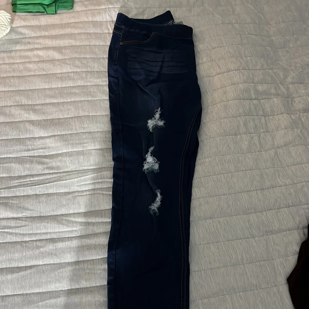 Distressed Jeans - Picture 2 of 3